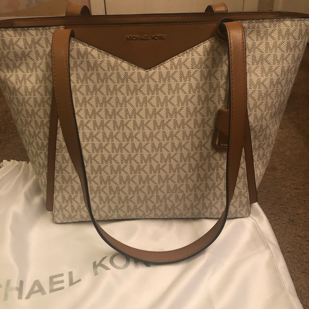Michael Kors Logo Tote!